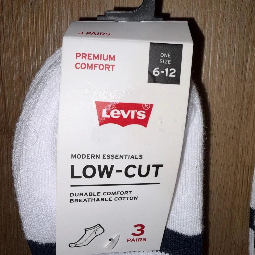 2 Levi’s Low Cut White Socks 3 Pack Men’s Size 6-12 New (6 Socks Total)